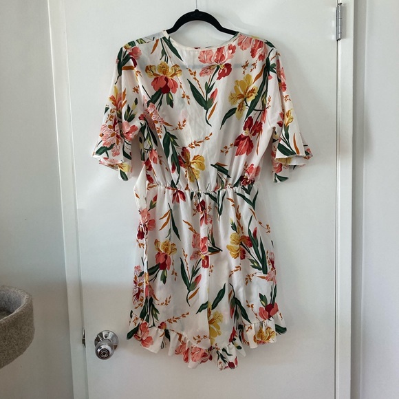 Floral wrap style romper - Picture 2 of 4